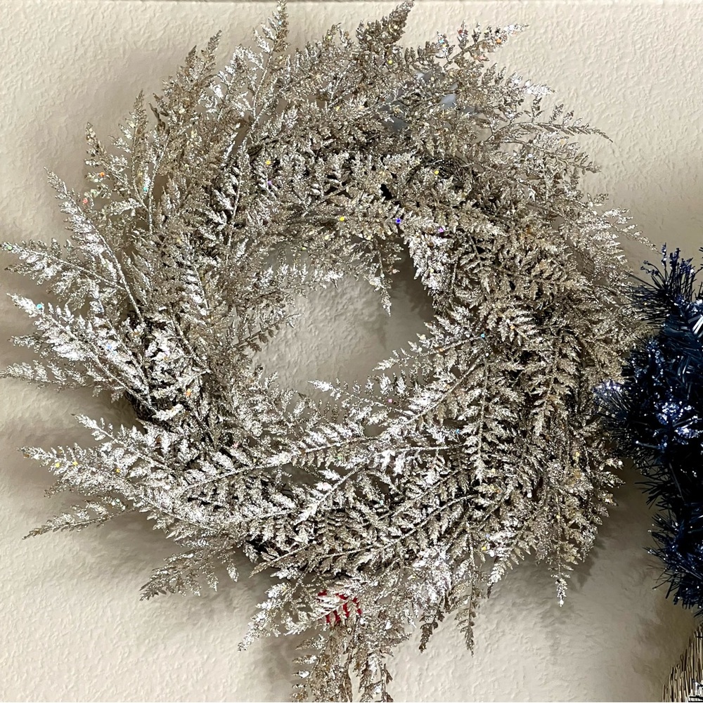 Wreath base with sparkly leaves